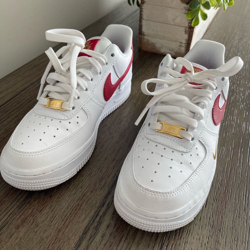 Nike Air Force 1 White Womens Shoes with red in excellent condition.